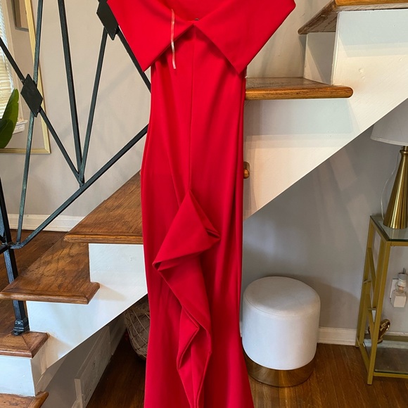 Fashion Nova Red off the shoulders gown xs - Picture 5 of 5